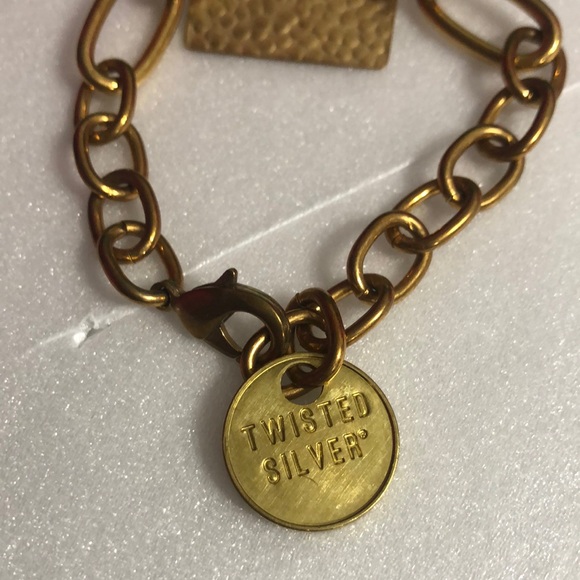 Gold Vintage-Inspired Bracelet with Rustic Charm - Picture 1 of 8